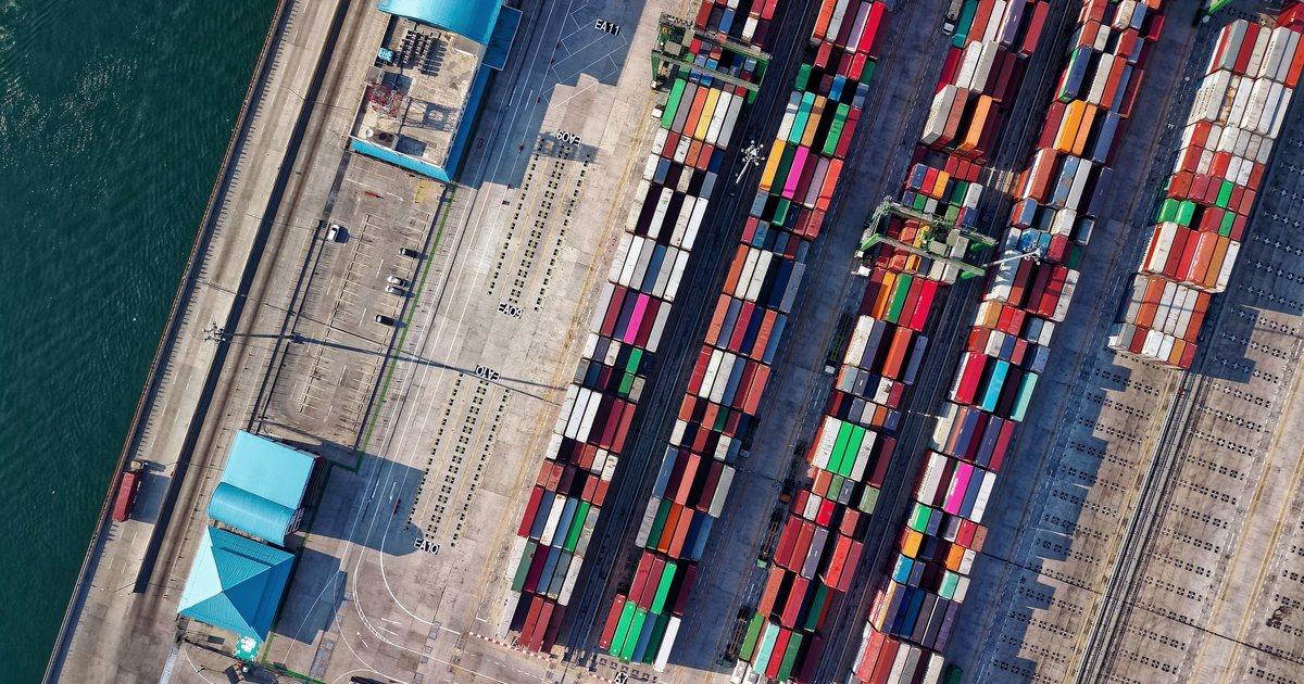 Manufacturing and logistics: connected orders, stock and shipments with AI-assisted planning