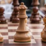 Dedicated team vs fixed price: choosing a software contract when AI assists delivery