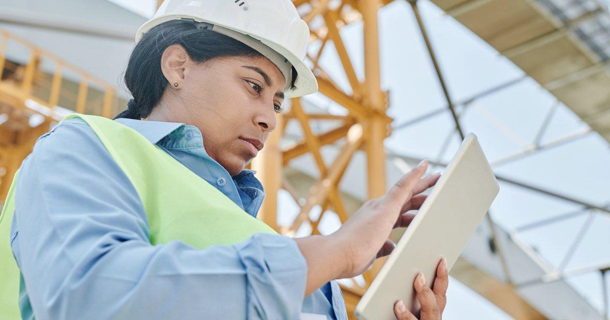 IoT-Entwicklung mit KI-Analysen zur Vernetzung von Geräten und Geschäftsprozessen