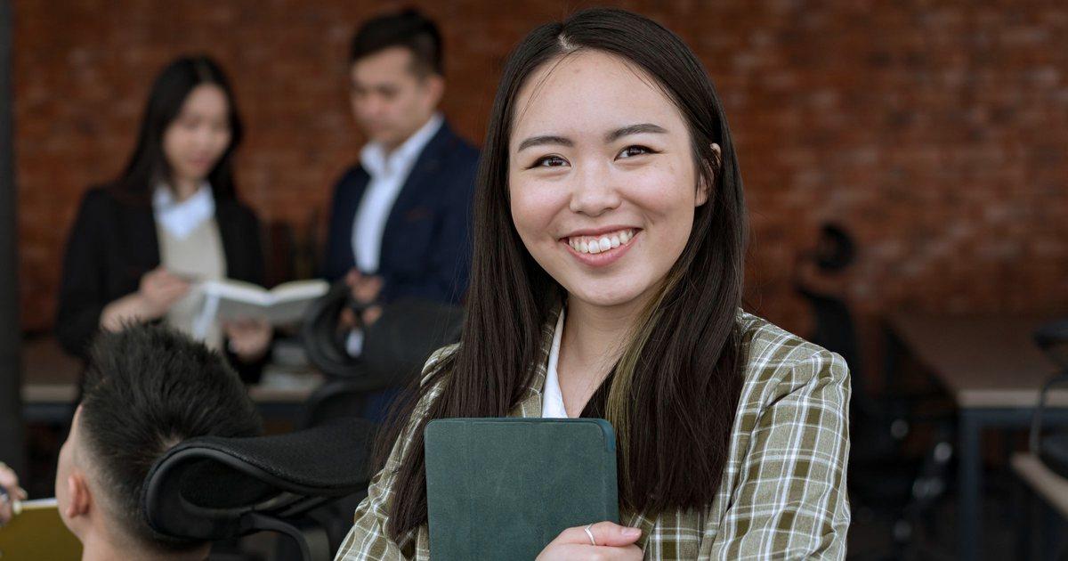 KI-gestützte Entwicklungsteams aus Vietnam, mit namentlich benannten Verantwortlichen