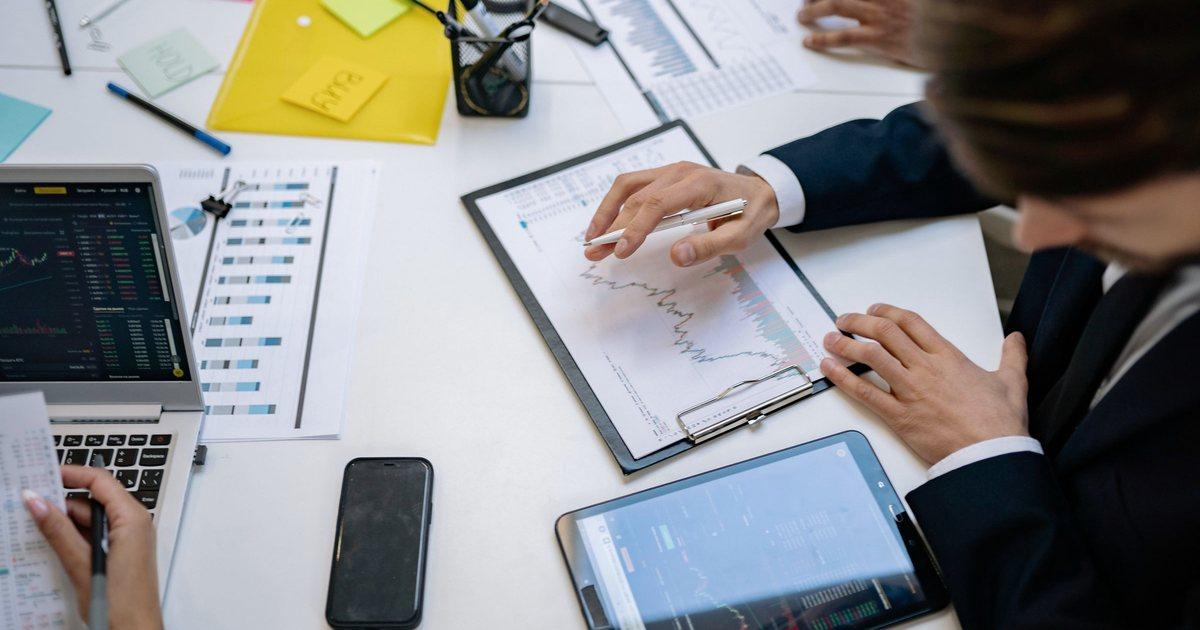 Individuelles Cloud-ERP mit KI-Prognose und Dokumentenerfassung: Projekte, Finanzen, HR und CRM in einem System