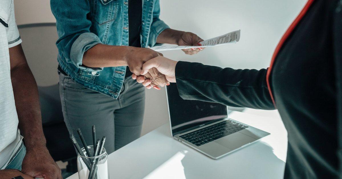 Enterprise-Integrations-Hub für KI-Agenten: eine überwachte Schicht für Commerce-, ERP- und CRM-Daten